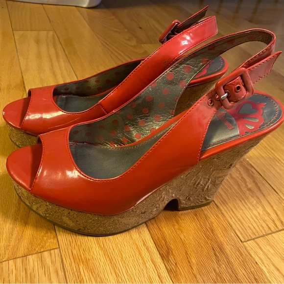 Coral Fergalicious Wedge Heels- size 8 - Picture 1 of 3